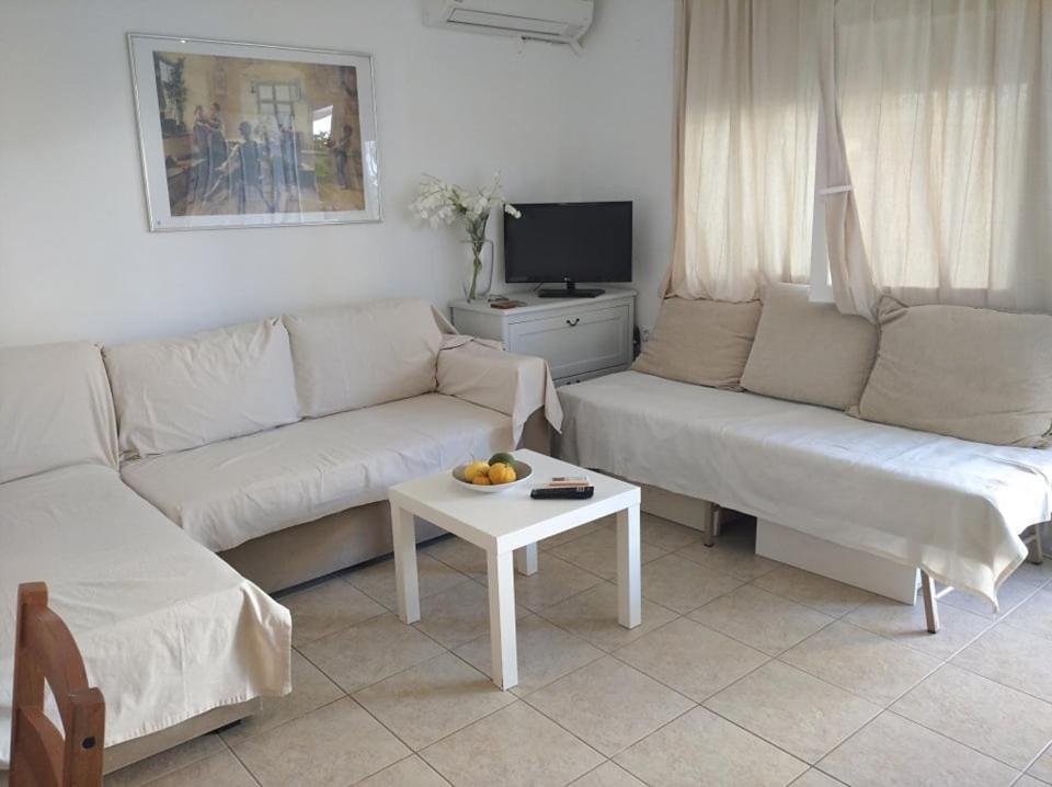 Appartement Δεσποινα à Néa Péramos Extérieur photo