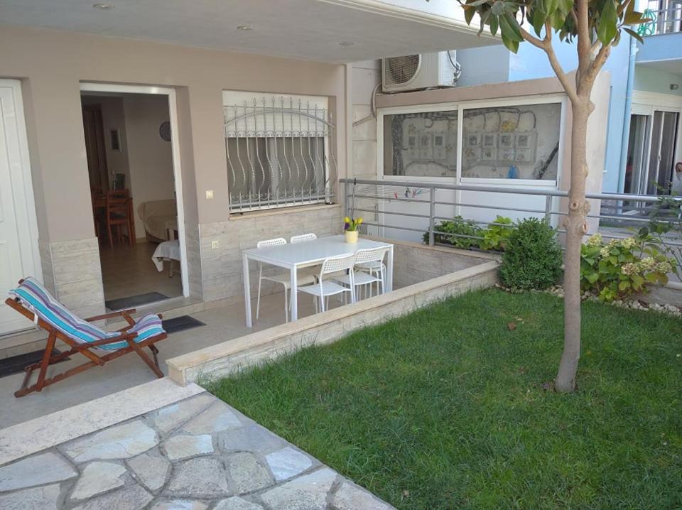 Appartement Δεσποινα à Néa Péramos Extérieur photo