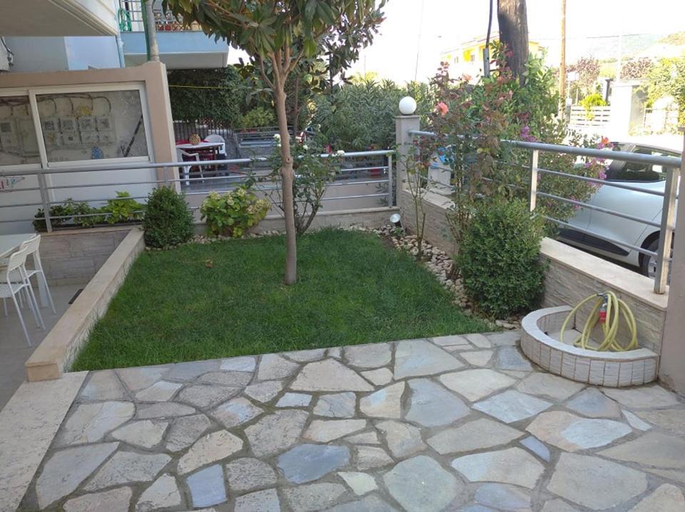 Appartement Δεσποινα à Néa Péramos Extérieur photo