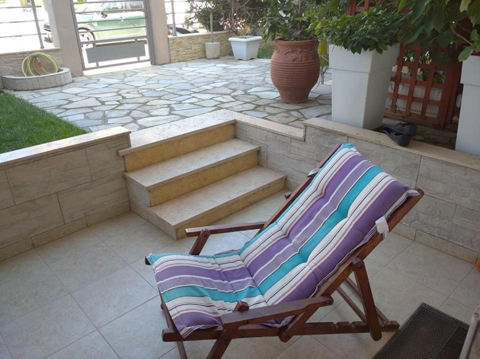 Appartement Δεσποινα à Néa Péramos Extérieur photo