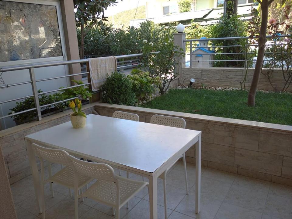 Appartement Δεσποινα à Néa Péramos Extérieur photo