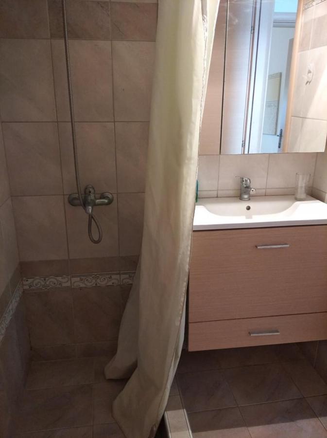 Appartement Δεσποινα à Néa Péramos Extérieur photo